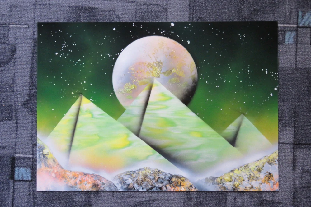 Pyramidy žlutozelené